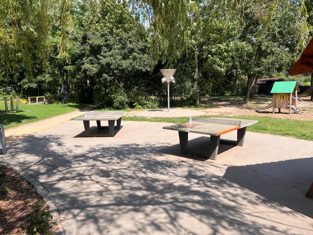 An der Gaststätte Drei Kastanien